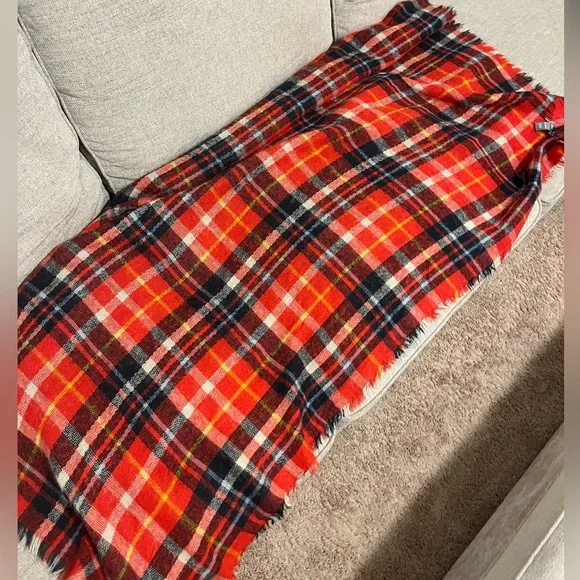 Aerie Women’s Oversized Classic Plaid Cozy Blanket Scarf Fringe Trim - Picture 3 of 4